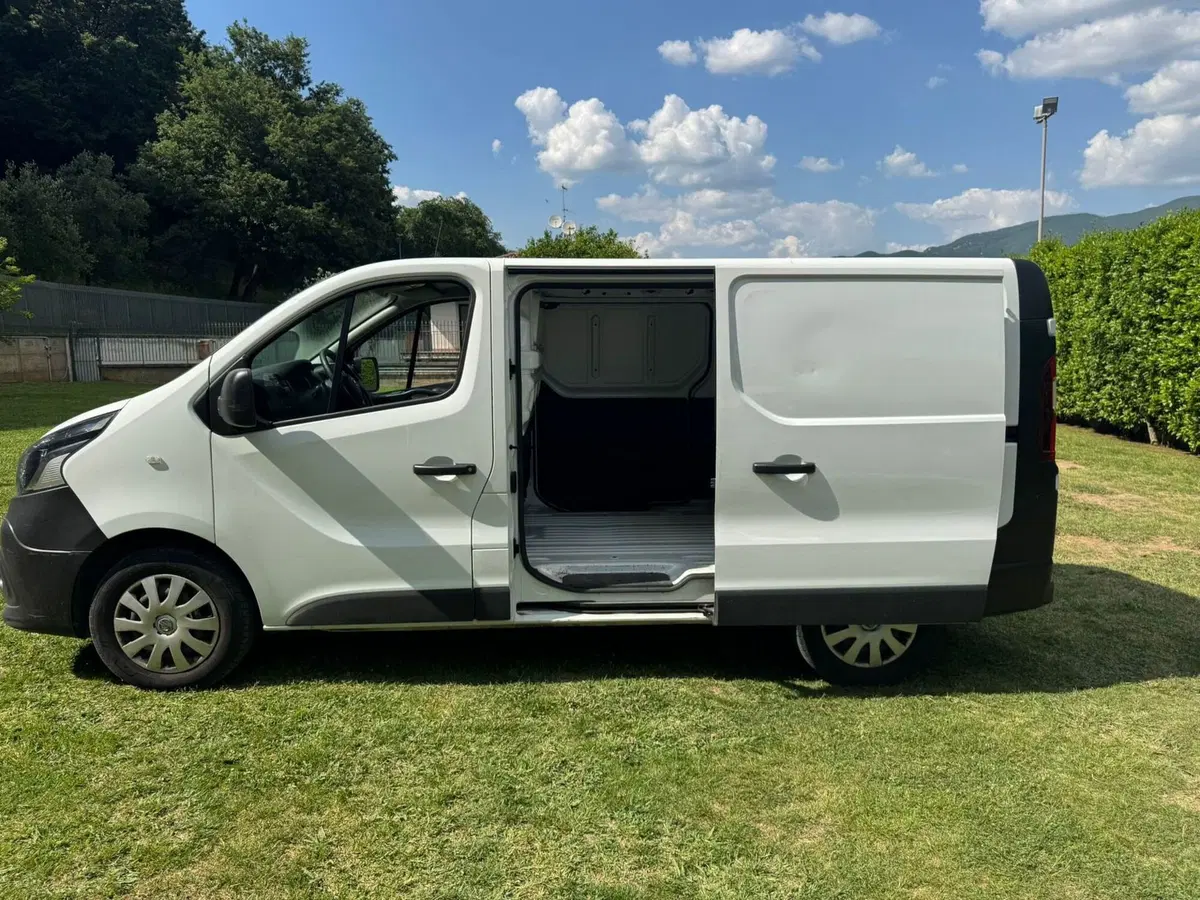 Nissan NV300 Furgone usata a Salerno (11)
