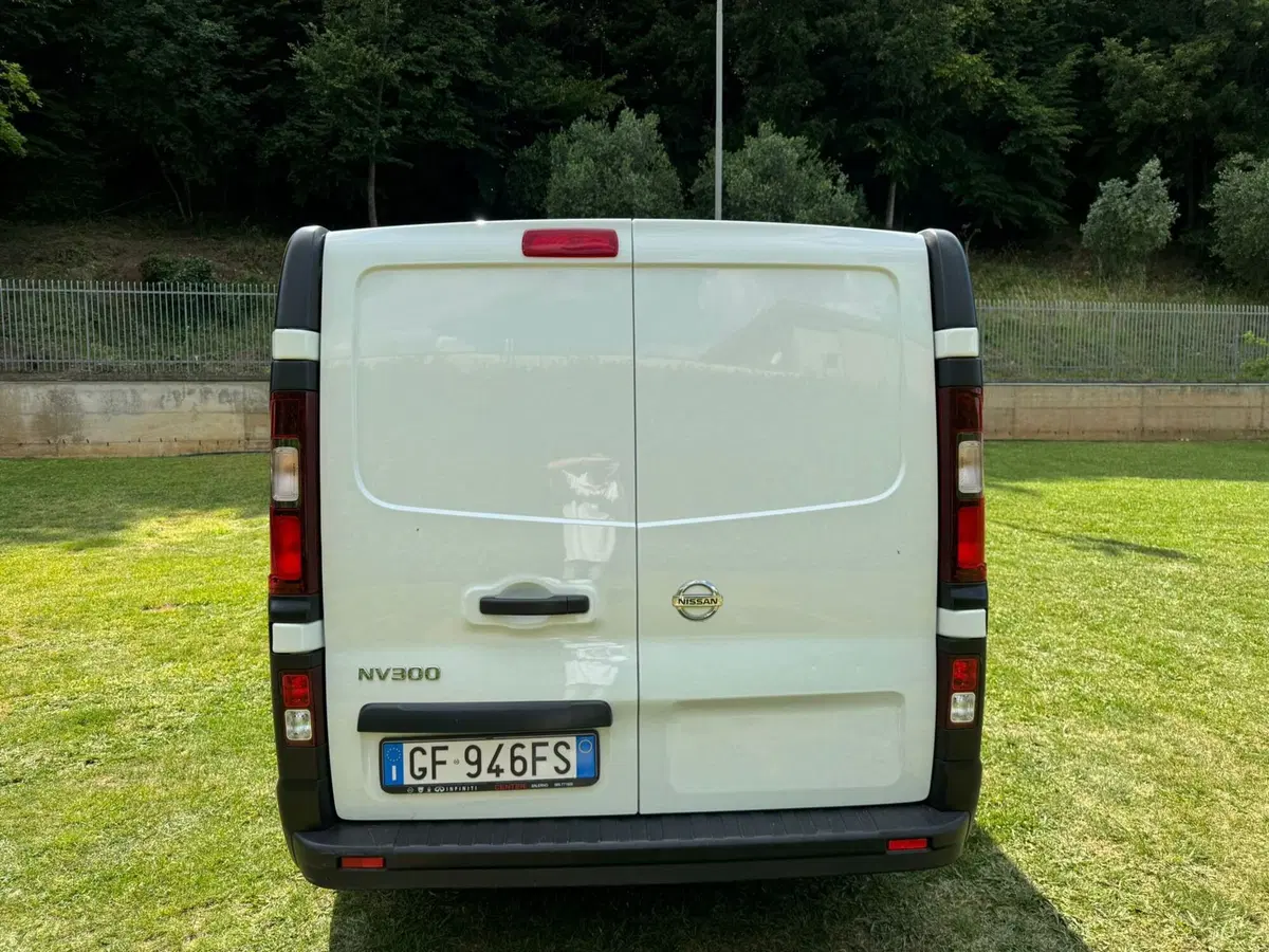 Nissan NV300 Furgone usata a Salerno (13)