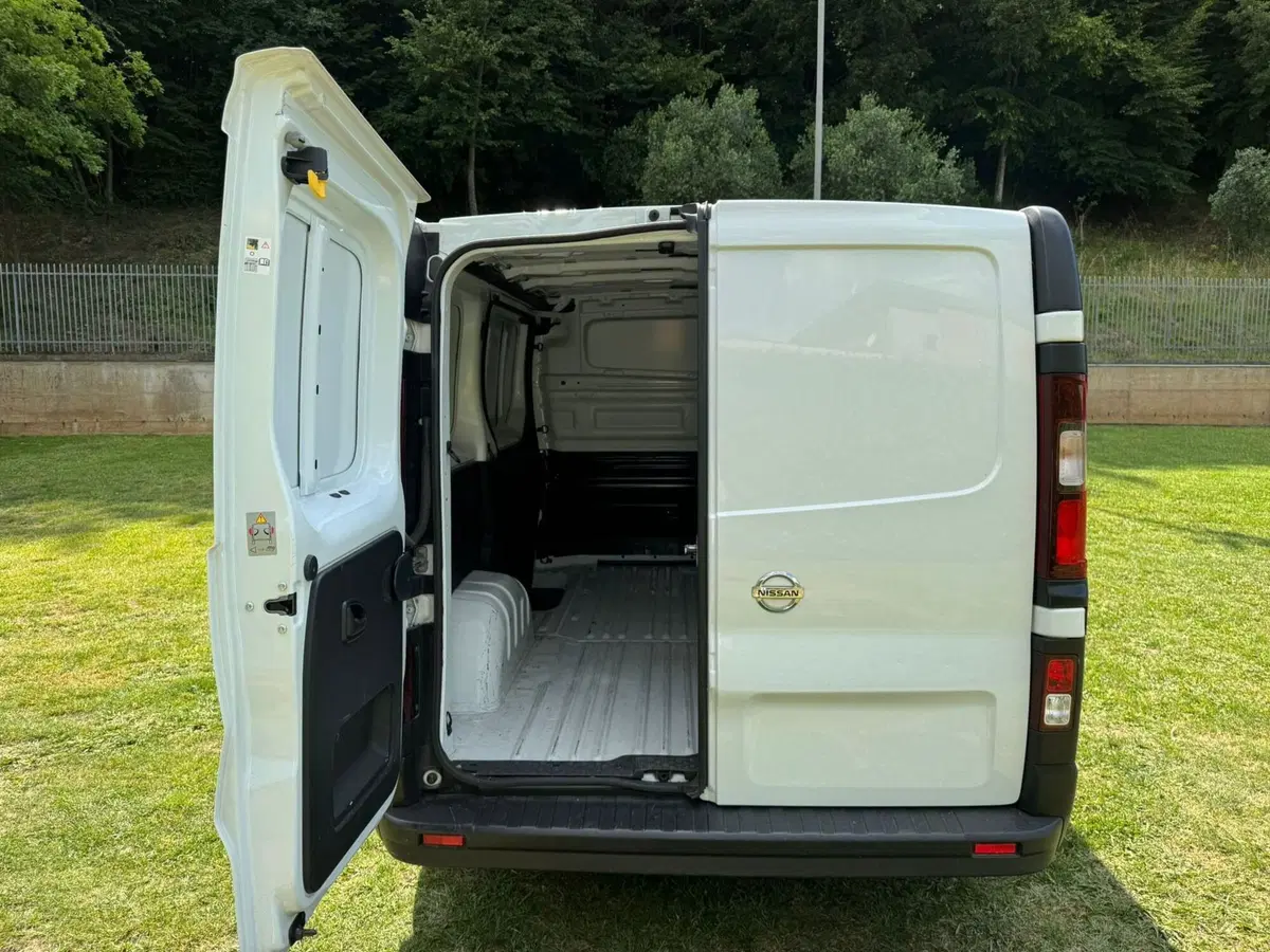Nissan NV300 Furgone usata a Salerno (14)