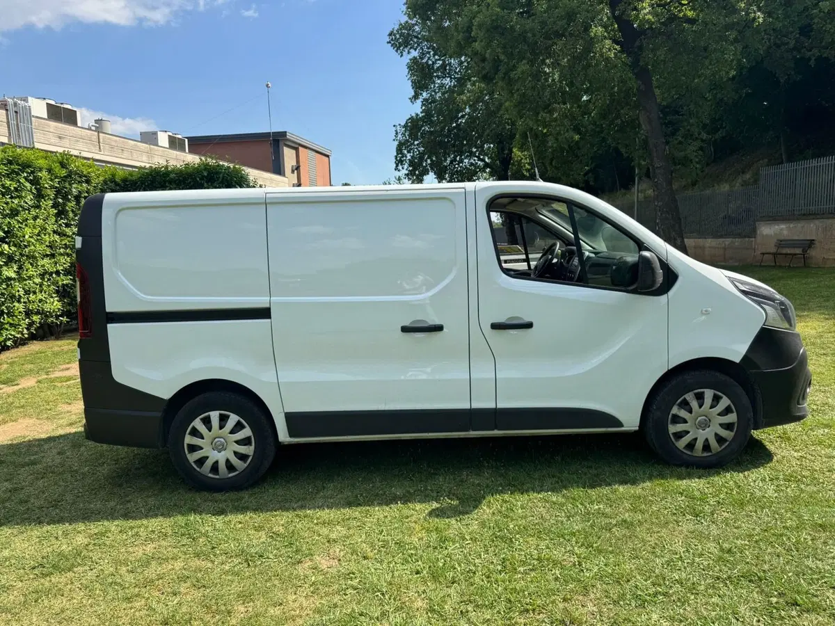 Nissan NV300 Furgone usata a Salerno (16)