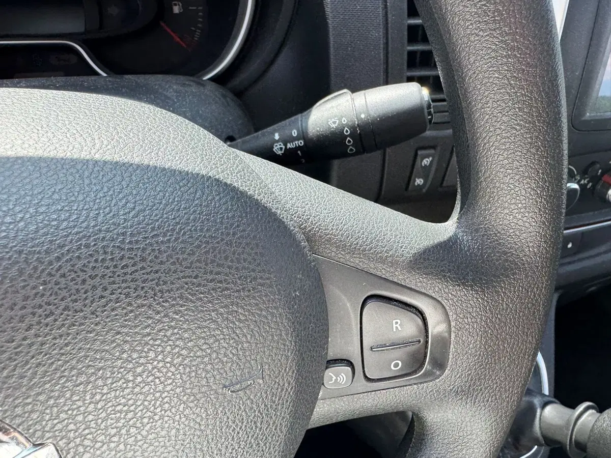 Nissan NV300 Furgone usata a Salerno (20)