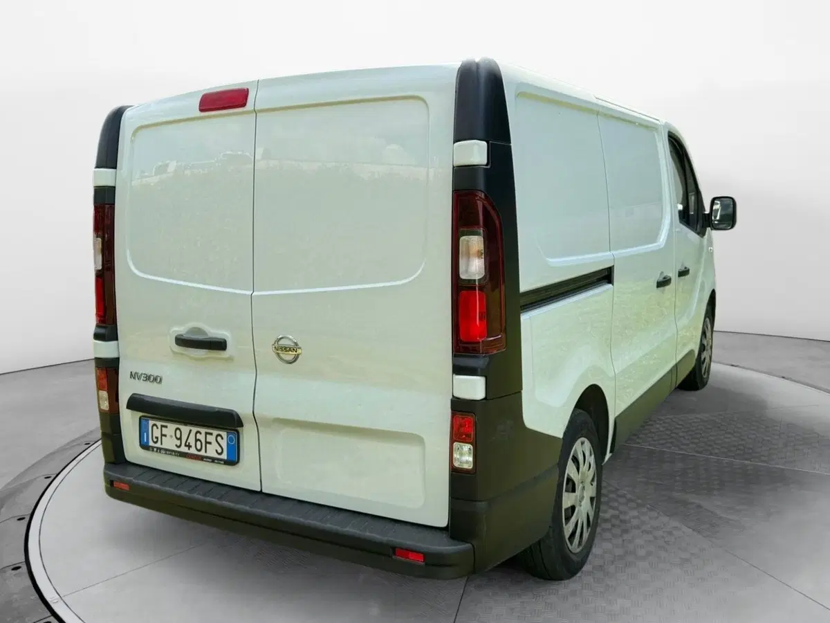 Nissan NV300 Furgone usata a Salerno (4)