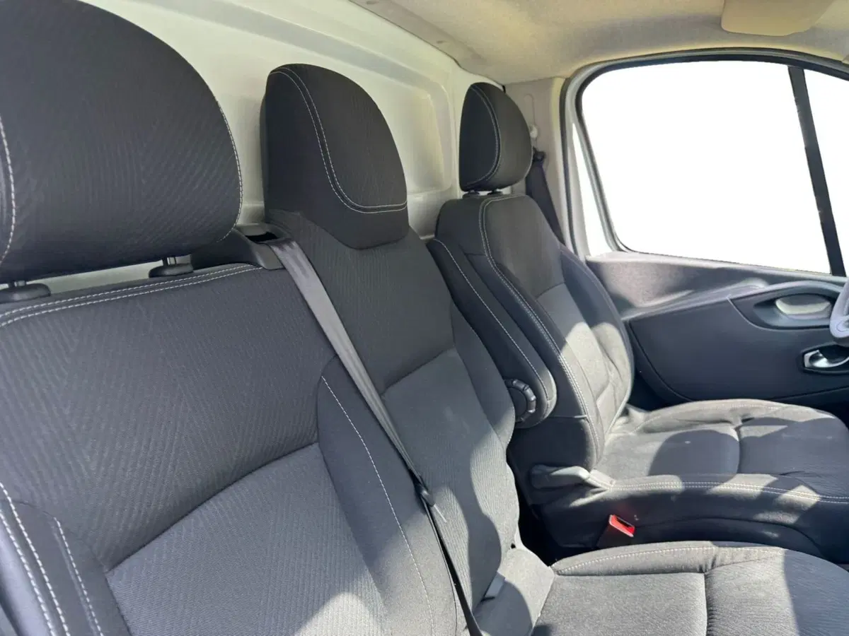 Nissan NV300 Furgone usata a Salerno (8)