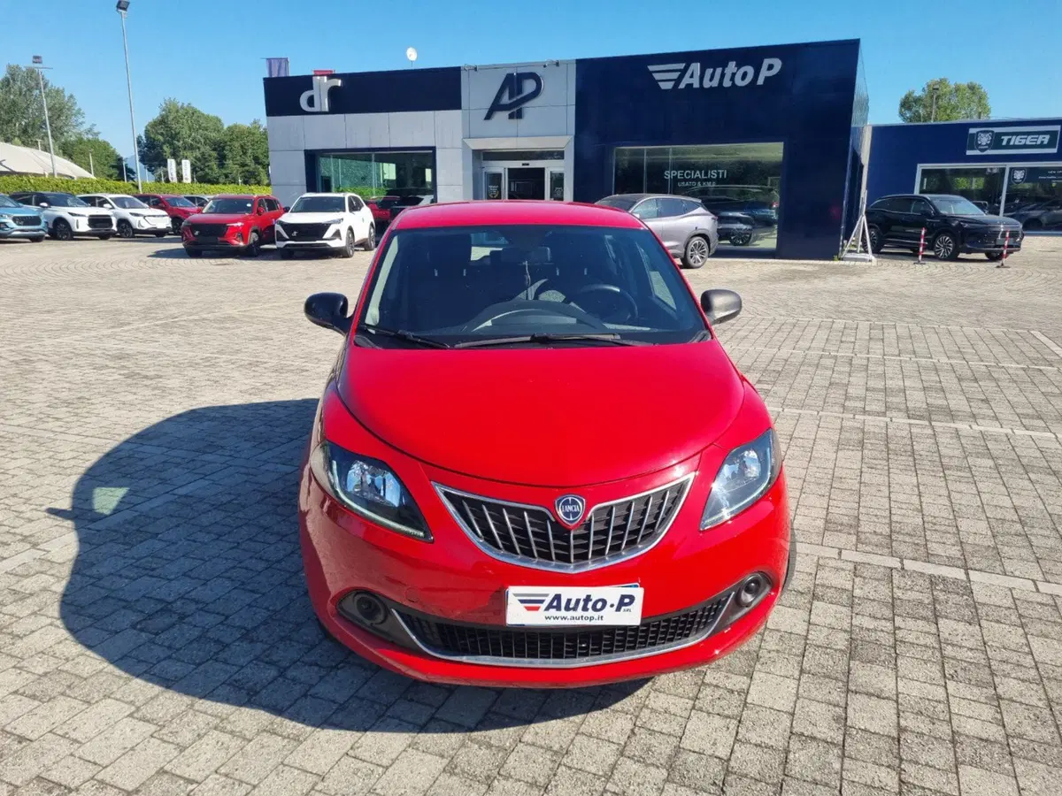 Lancia Ypsilon usata a Lucca
