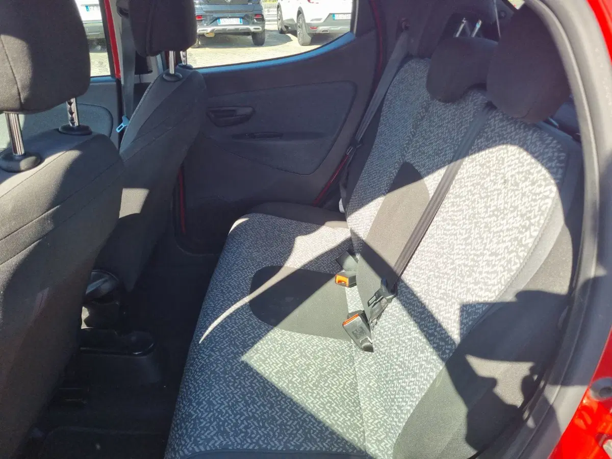 Lancia Ypsilon usata a Lucca (10)