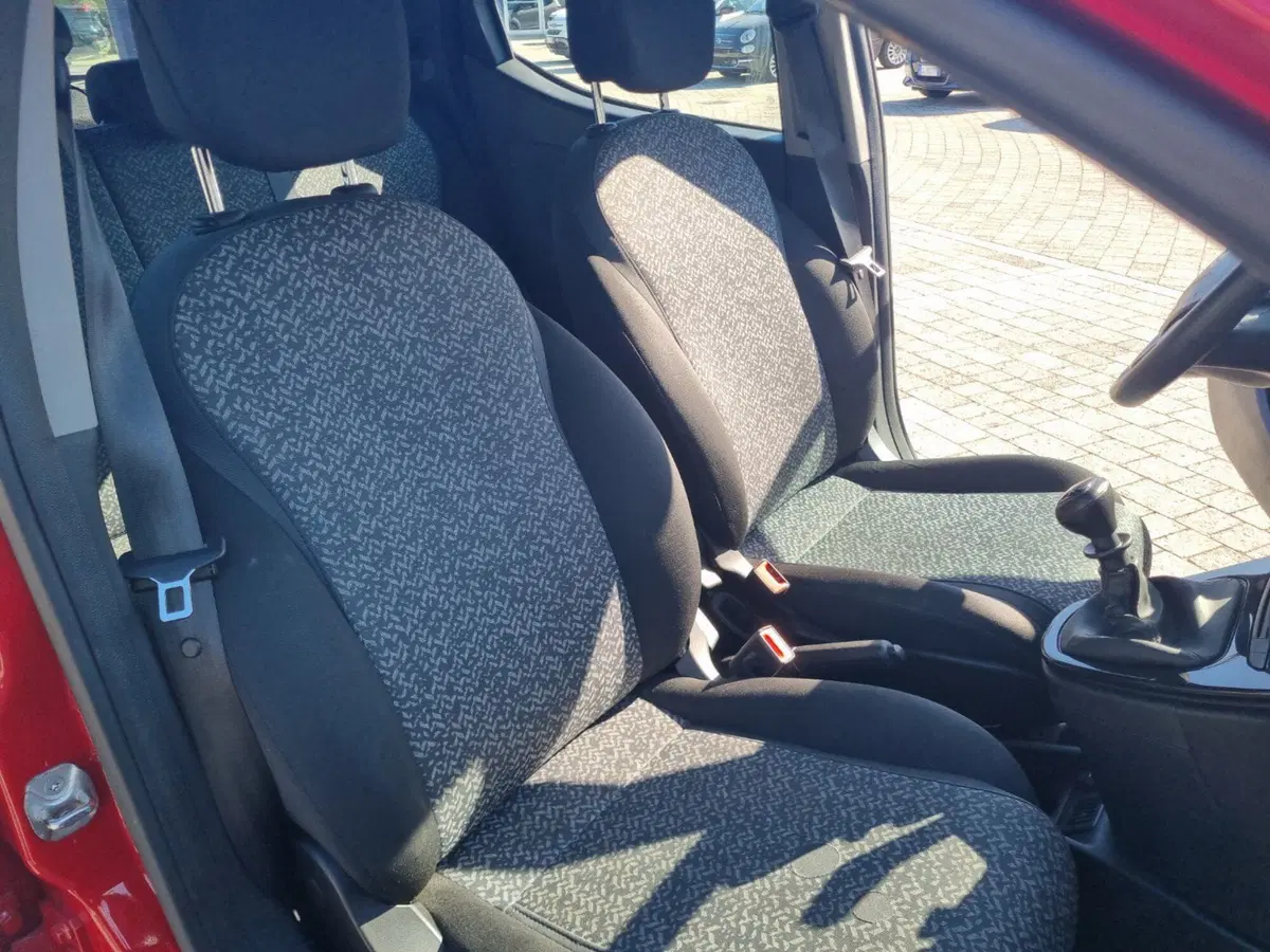 Lancia Ypsilon usata a Lucca (15)