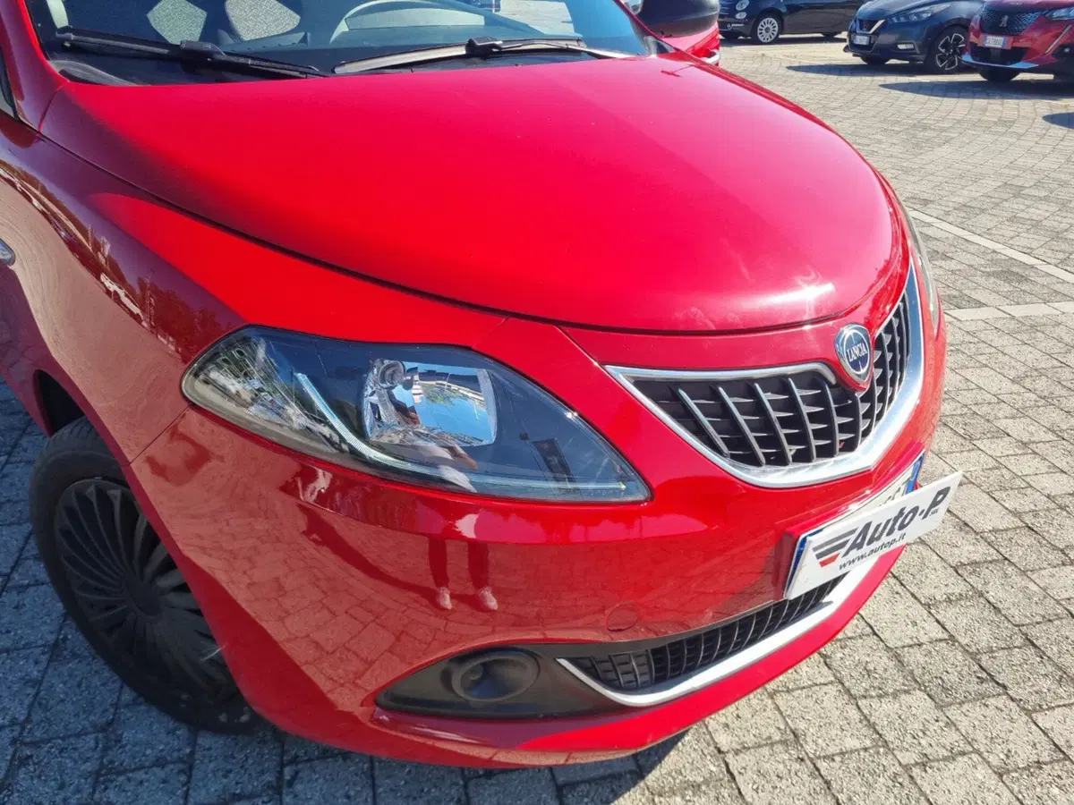 Lancia Ypsilon usata a Lucca (16)