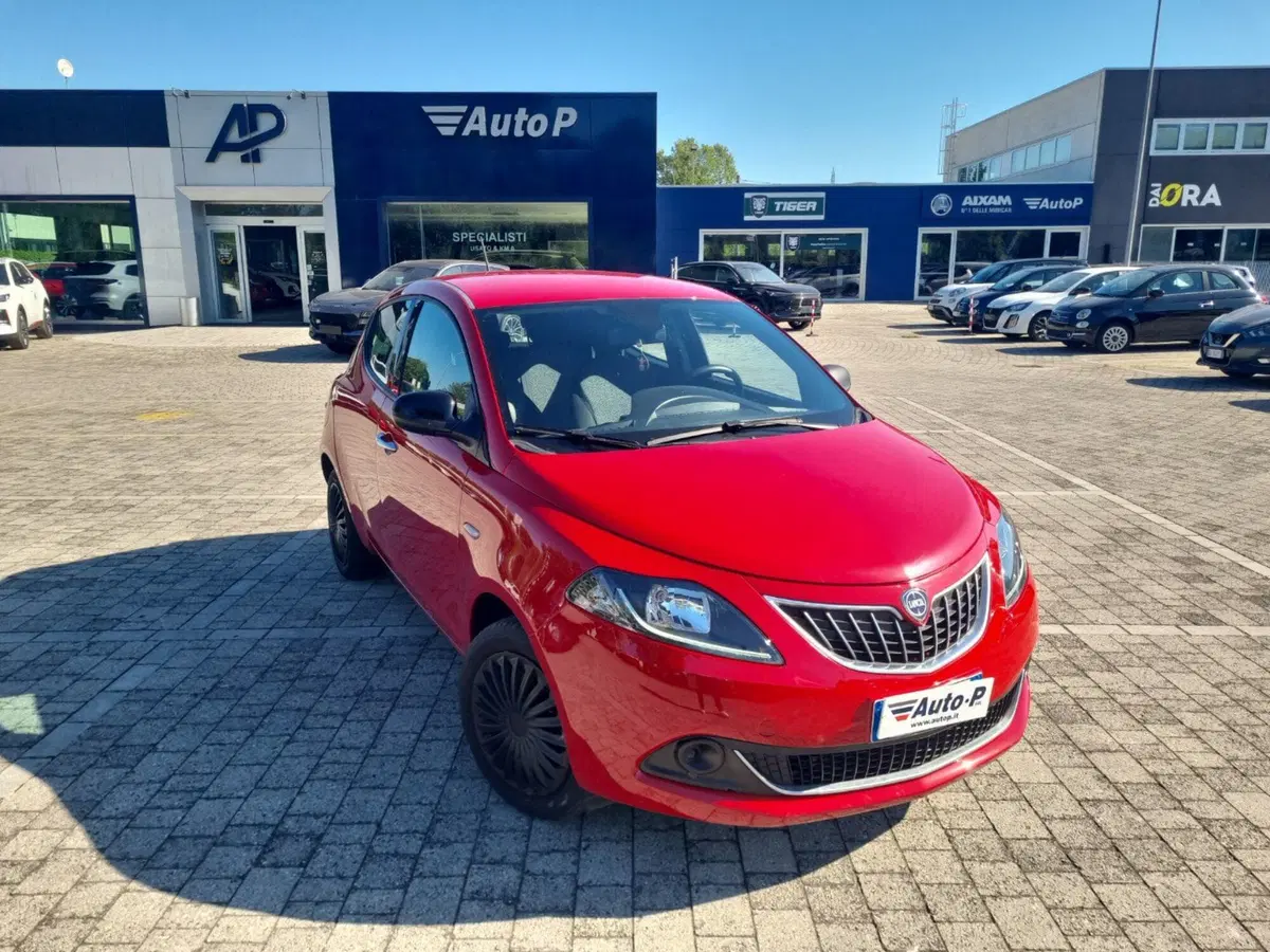 Lancia Ypsilon usata a Lucca (2)