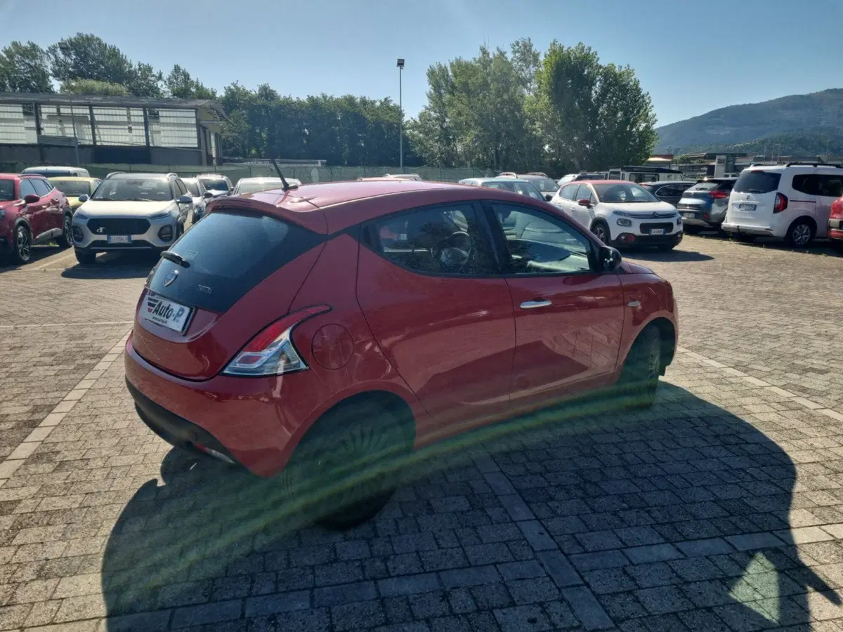 Lancia Ypsilon usata a Lucca (3)