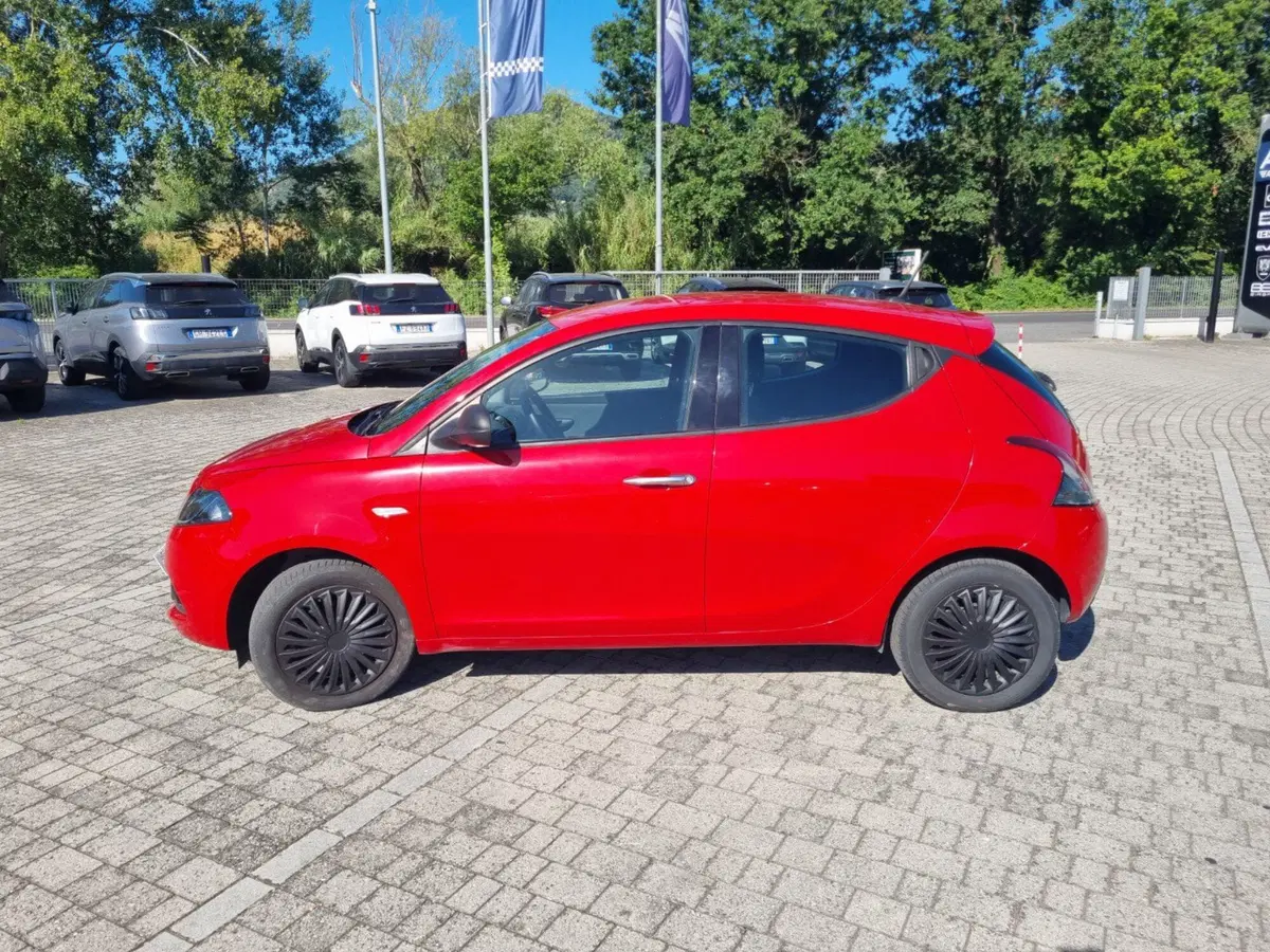 Lancia Ypsilon usata a Lucca (5)