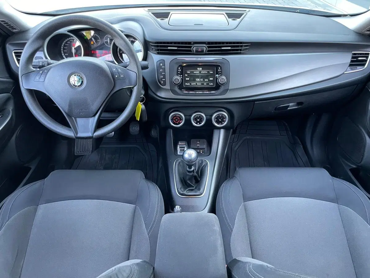 Alfa Romeo Giulietta usata a Ancona (10)