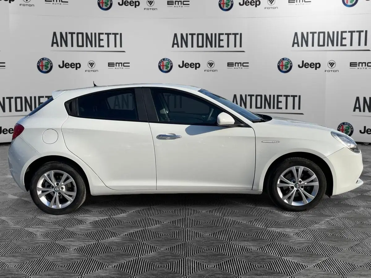 Alfa Romeo Giulietta usata a Ancona (4)