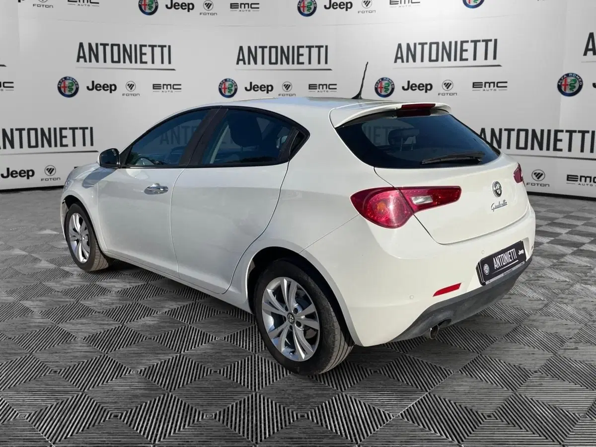 Alfa Romeo Giulietta usata a Ancona (7)