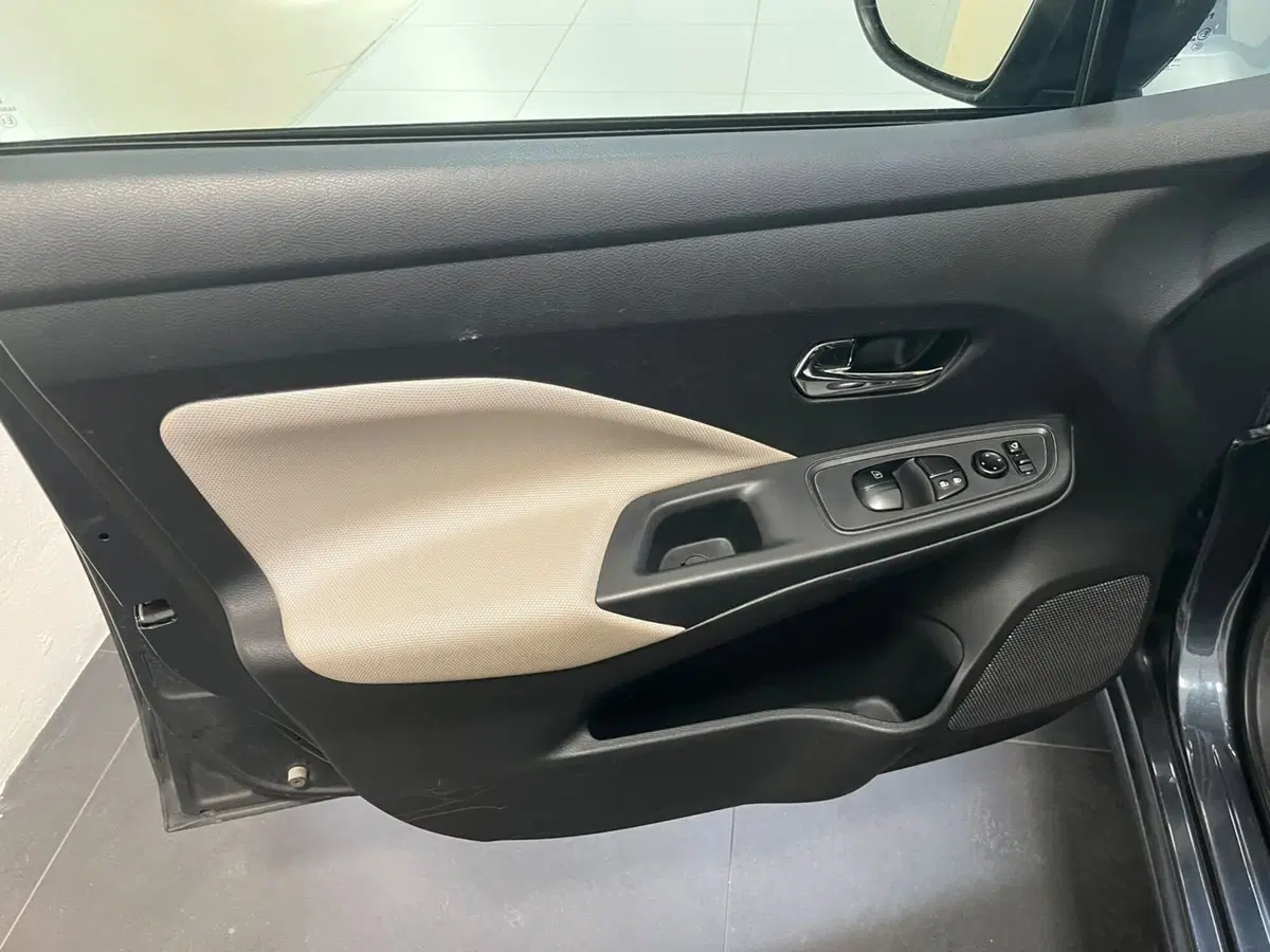 Nissan Micra usata a Lucca (9)
