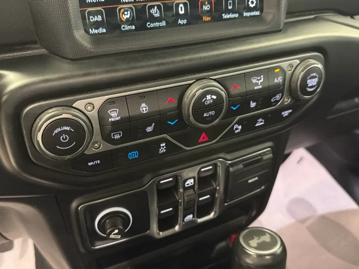 Jeep Wrangler Unlimited usata a Palermo (15)