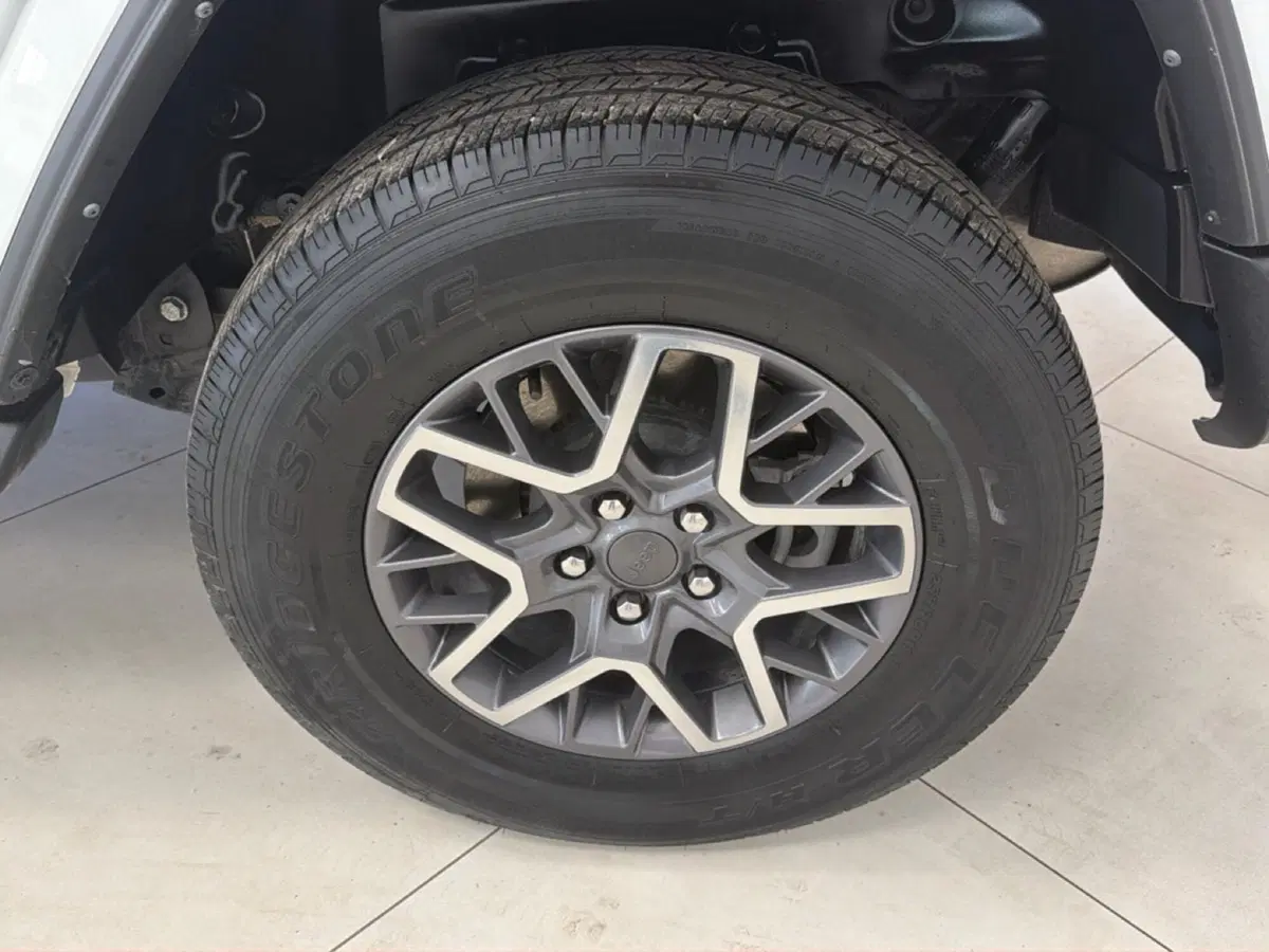 Jeep Wrangler Unlimited usata a Palermo (8)