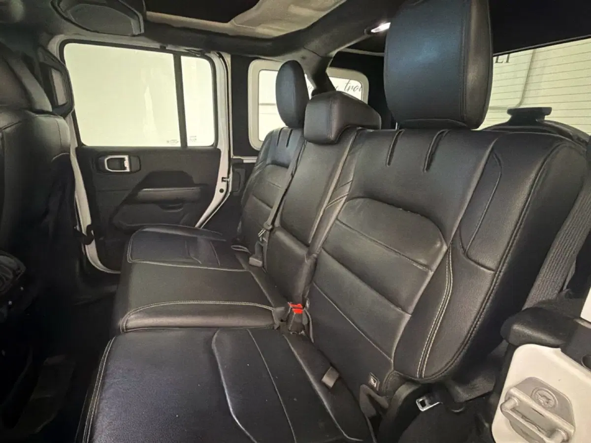 Jeep Wrangler Unlimited usata a Palermo (9)