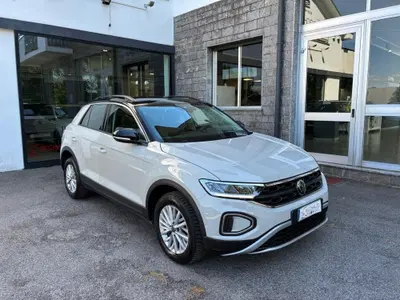 Volkswagen T-Roc 1.0 TSI Life del 2023 usata a Barlassina