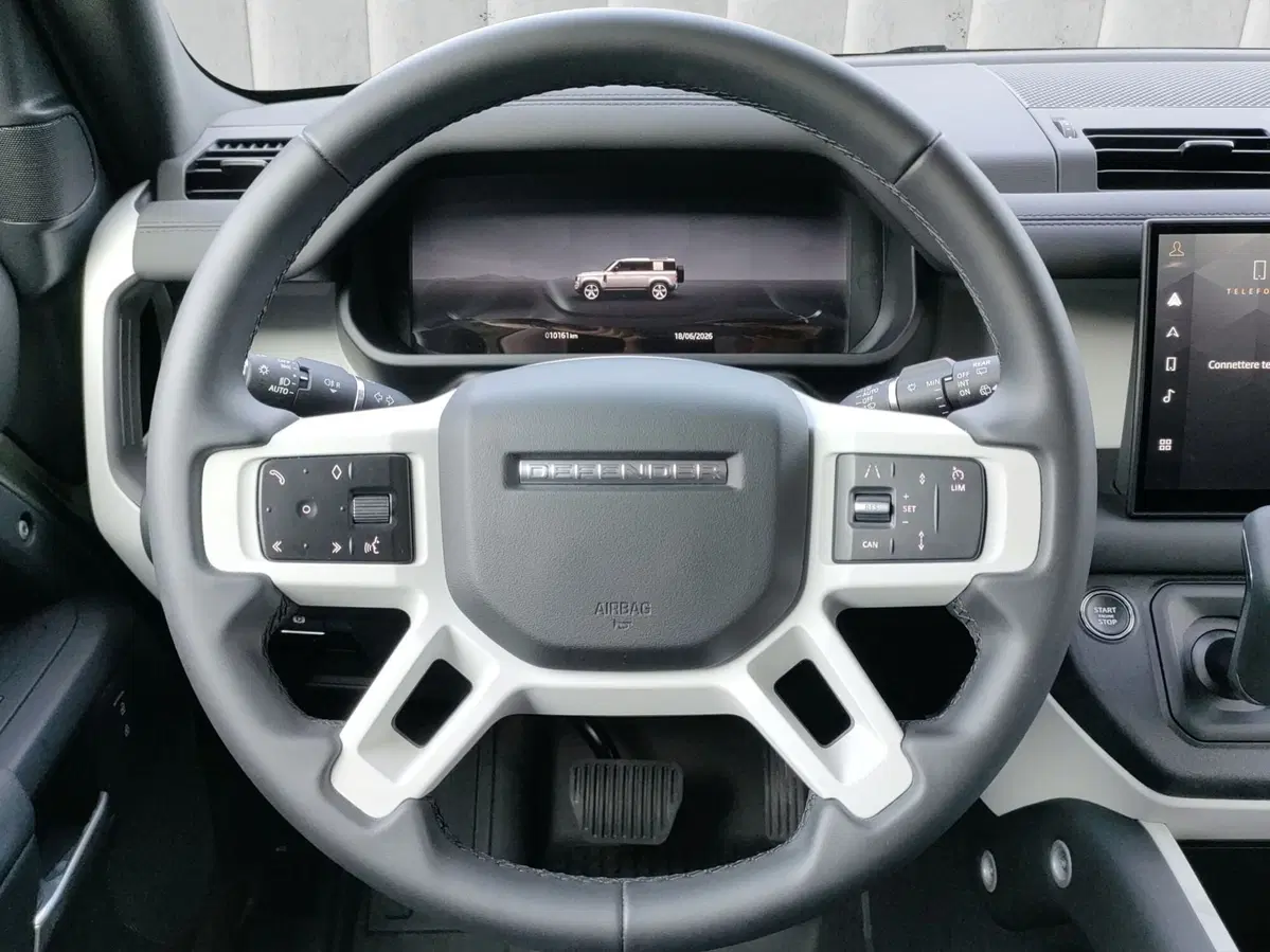 Land Rover Defender usata a Lecco (11)