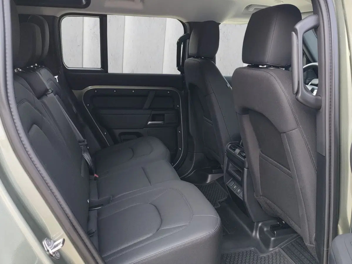Land Rover Defender usata a Lecco (5)
