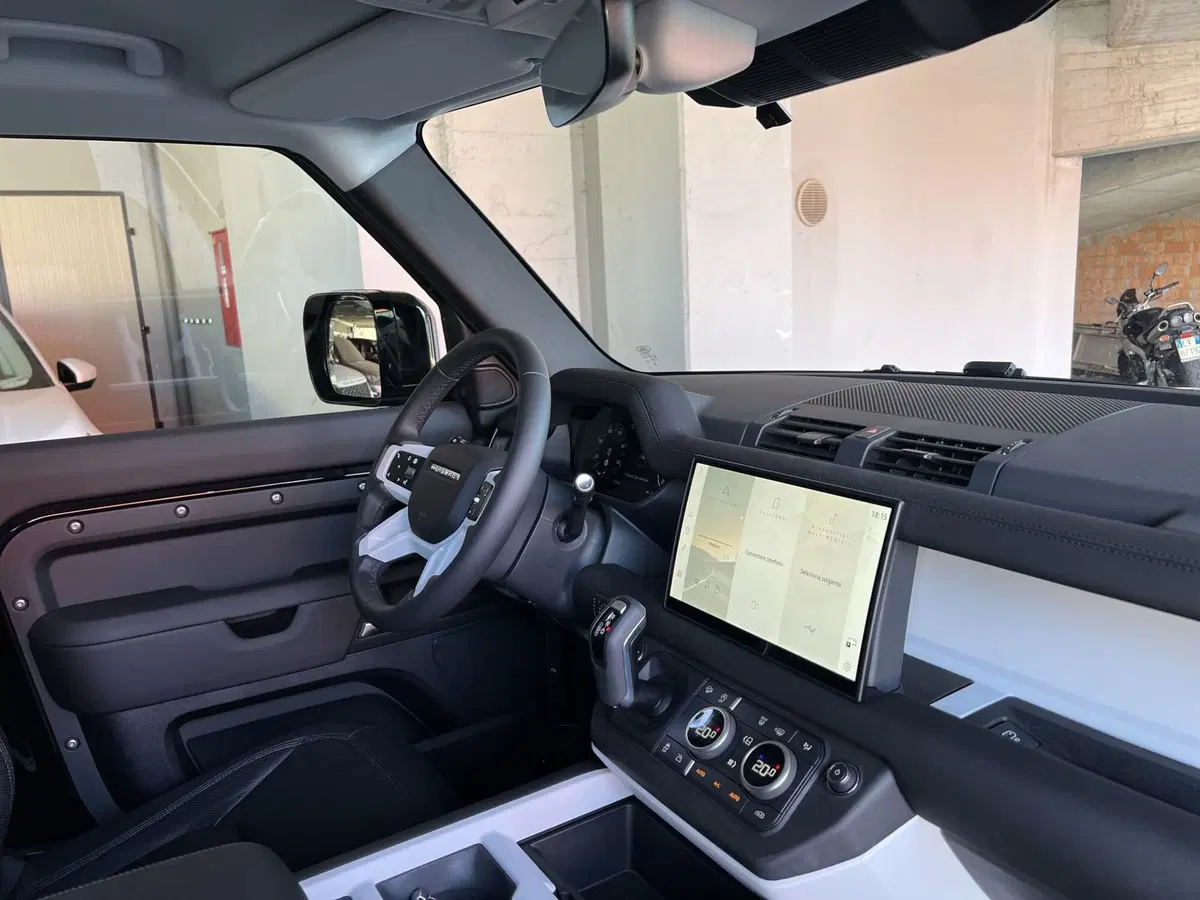 Land Rover Defender usata a Modena (14)