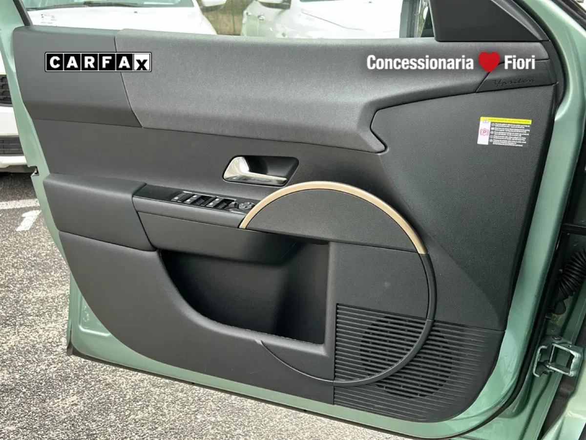 Lancia Ypsilon usata a Roma (19)