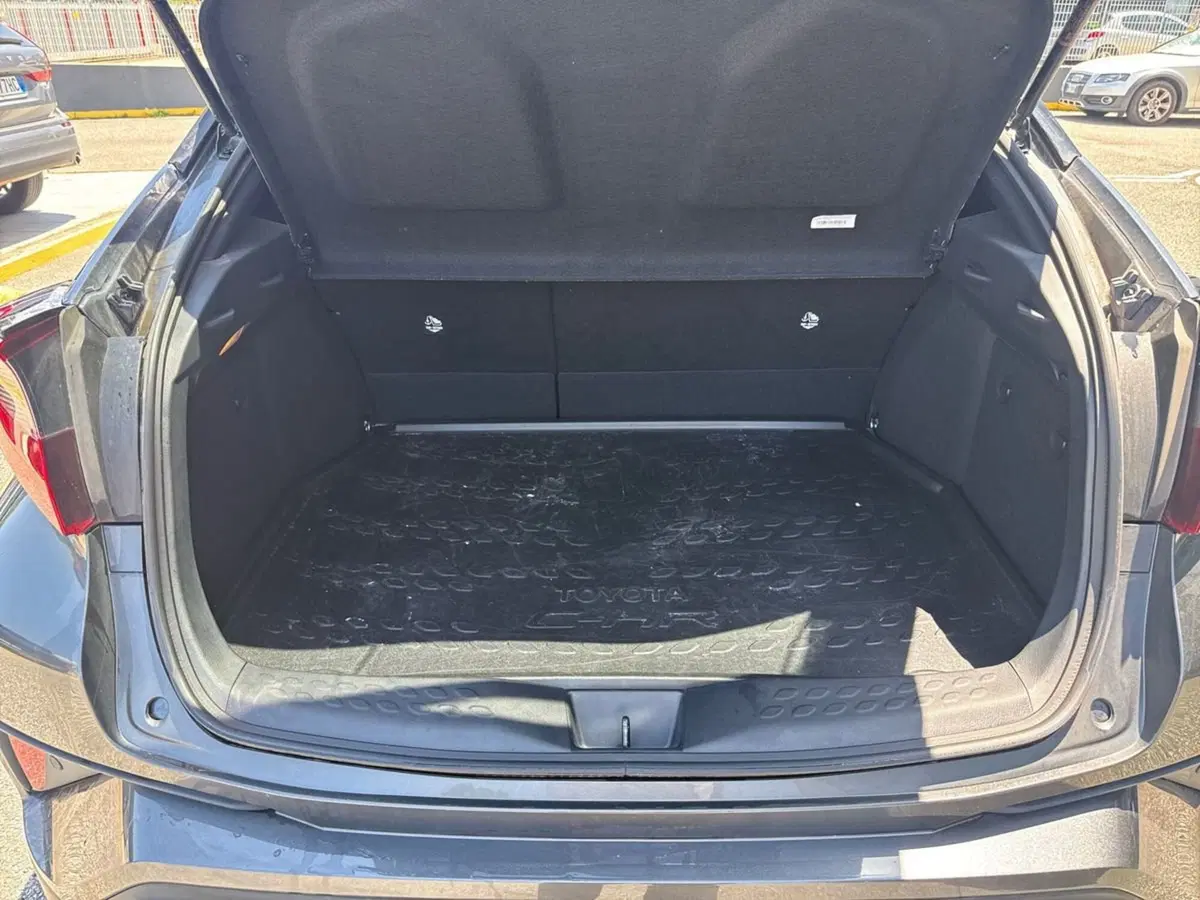 Toyota Toyota C-HR usata a Reggio Calabria (6)