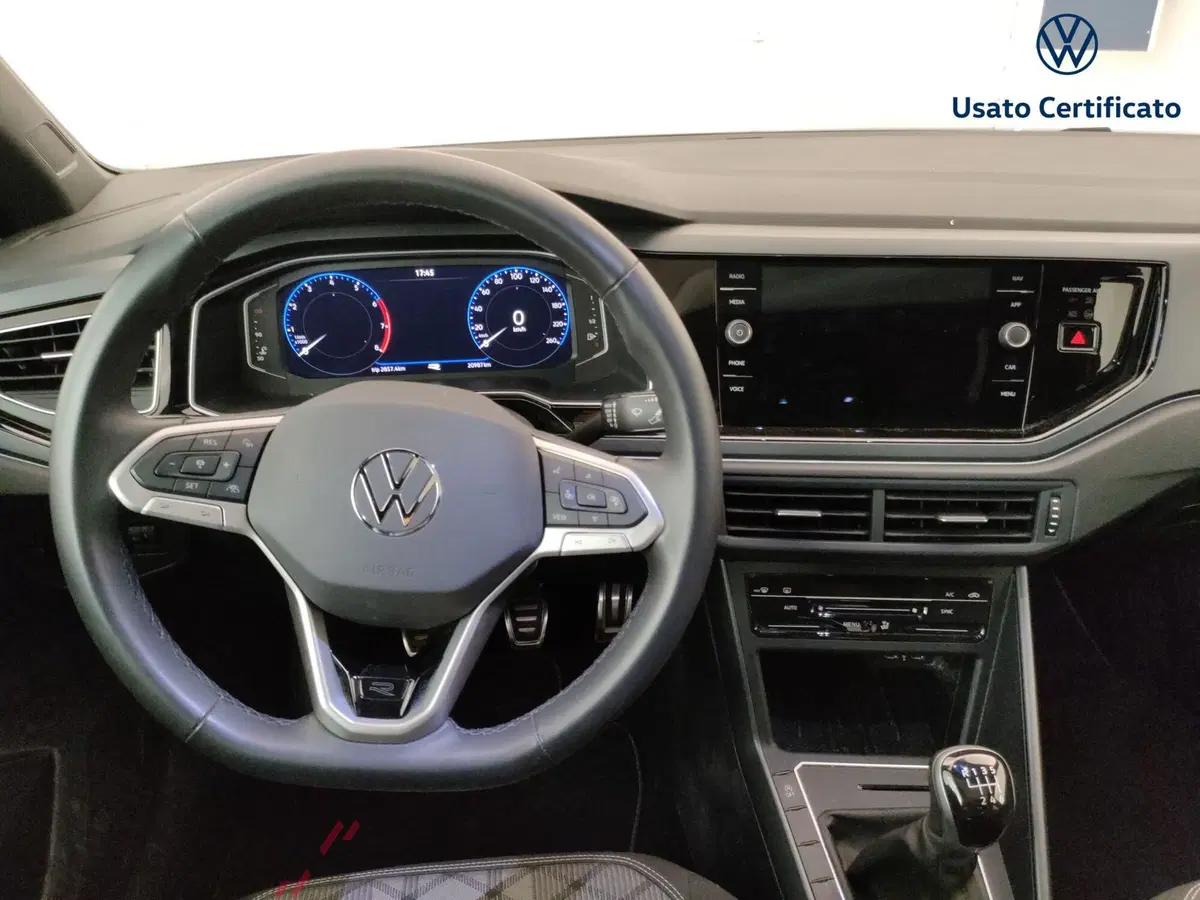 Volkswagen Taigo usata a Varese (12)