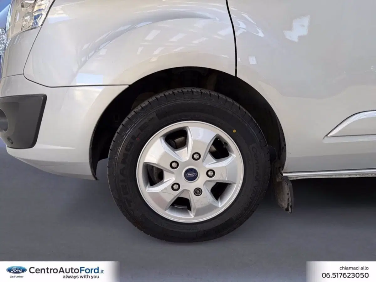 Ford Tourneo Custom usata a Roma (14)