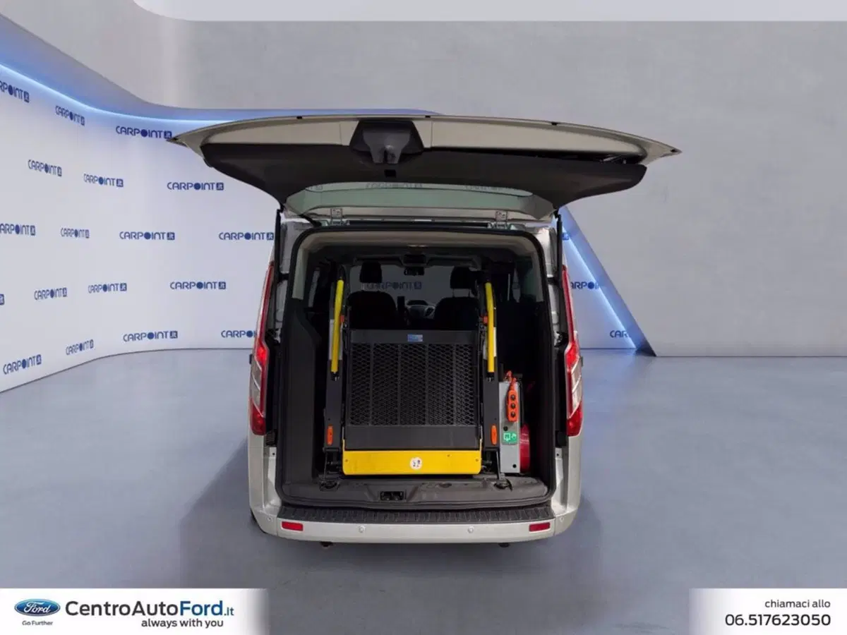 Ford Tourneo Custom usata a Roma (17)