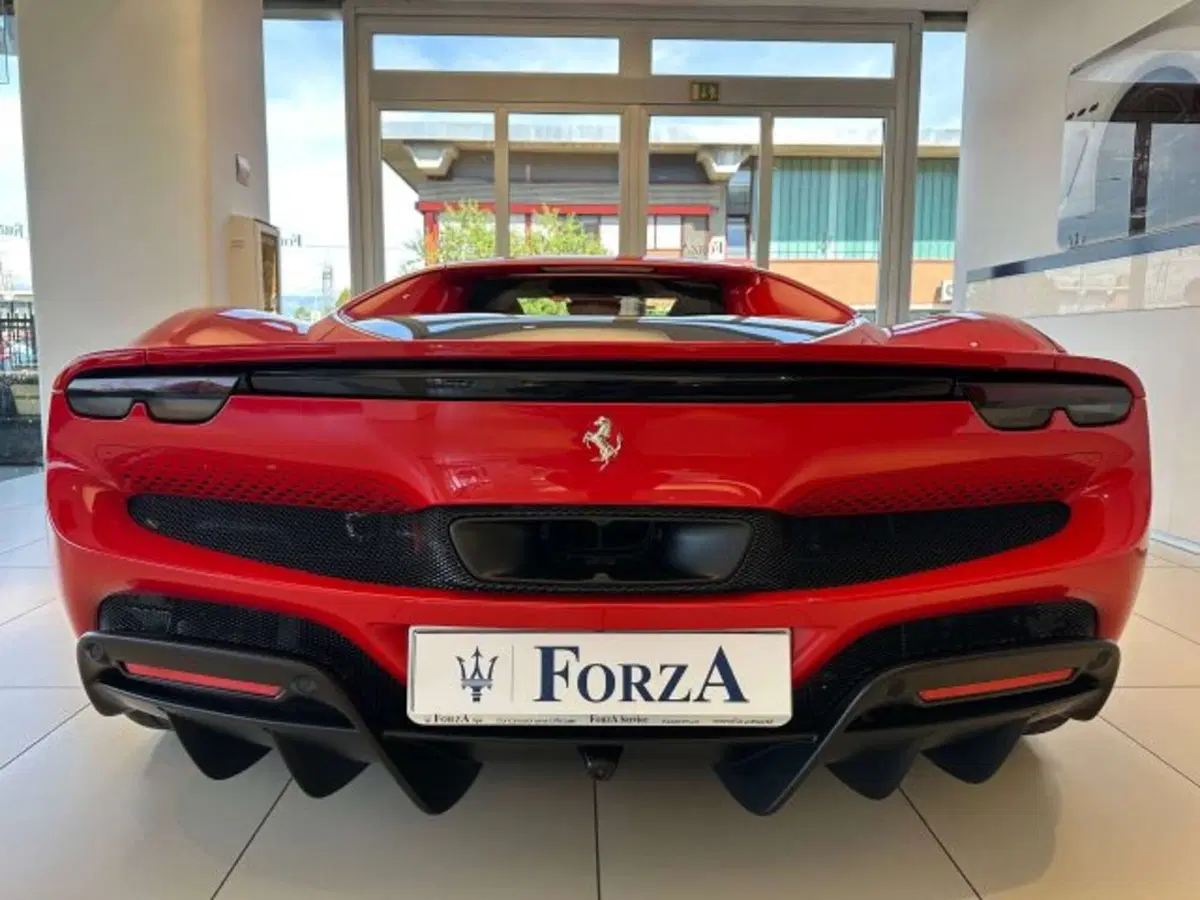 Ferrari 296 Coupé usata a Torino (14)