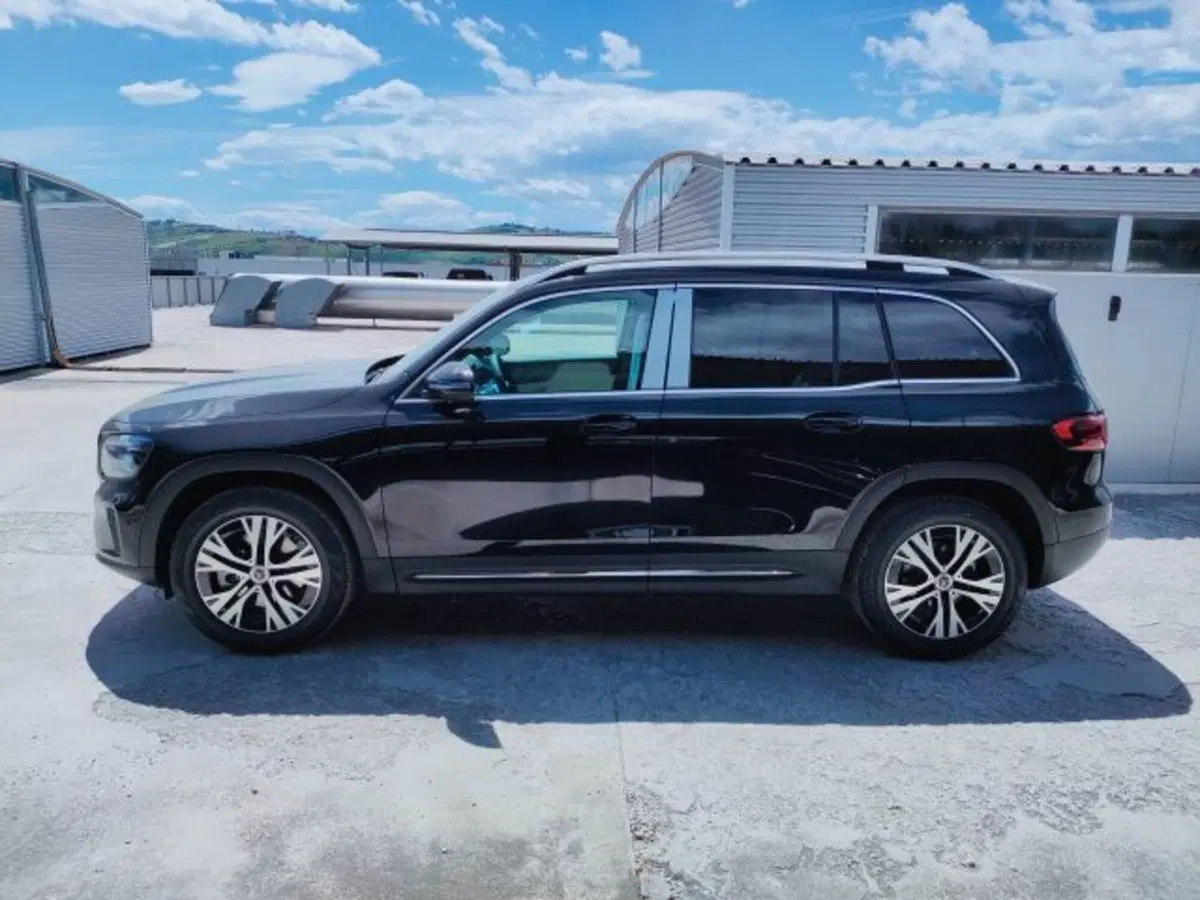 Mercedes-Benz GLB nuova a Teramo (3)