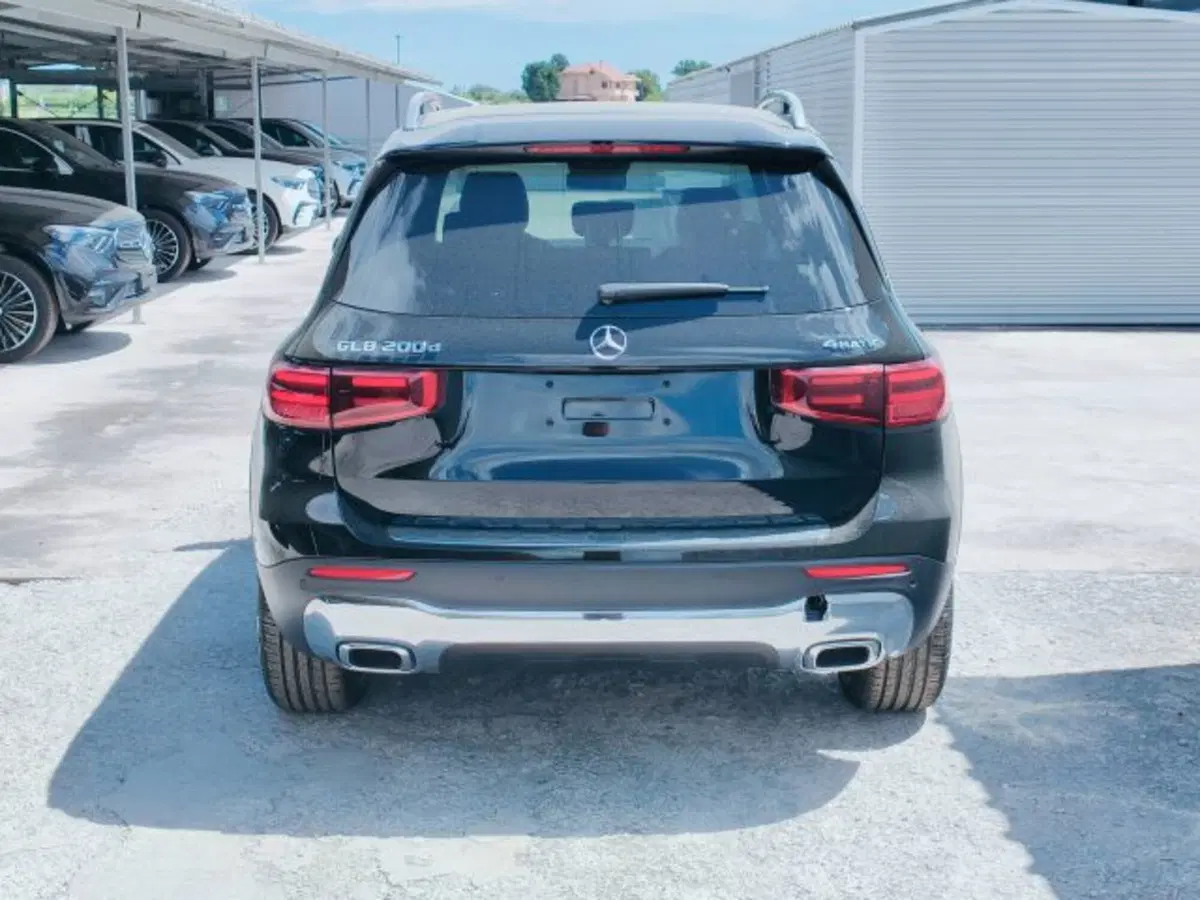 Mercedes-Benz GLB nuova a Teramo (4)