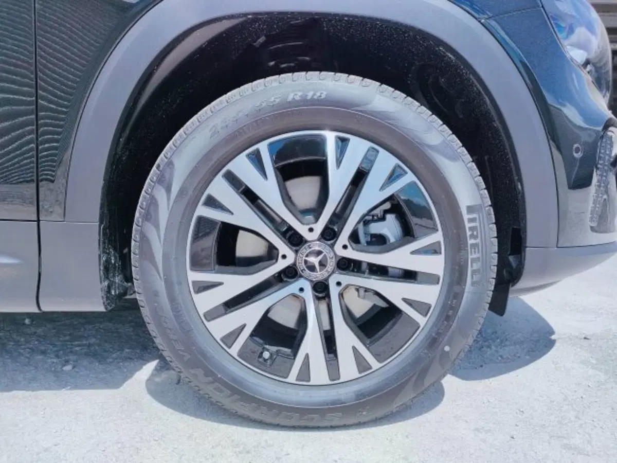 Mercedes-Benz GLB nuova a Teramo (6)
