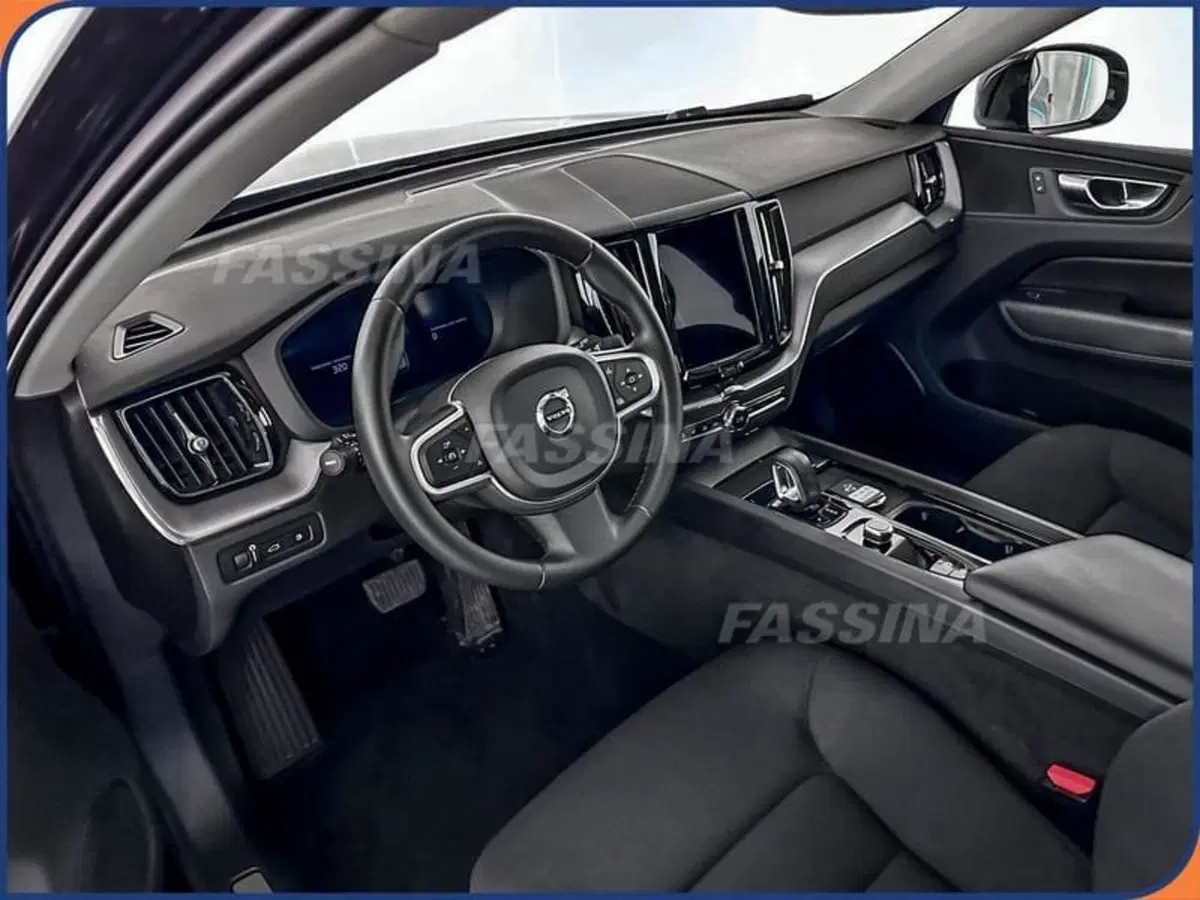 Volvo XC60 usata a Milano (9)