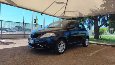 Lancia Ypsilon 1.2 69 CV 5 porte Silver del 2017 usata a Empoli