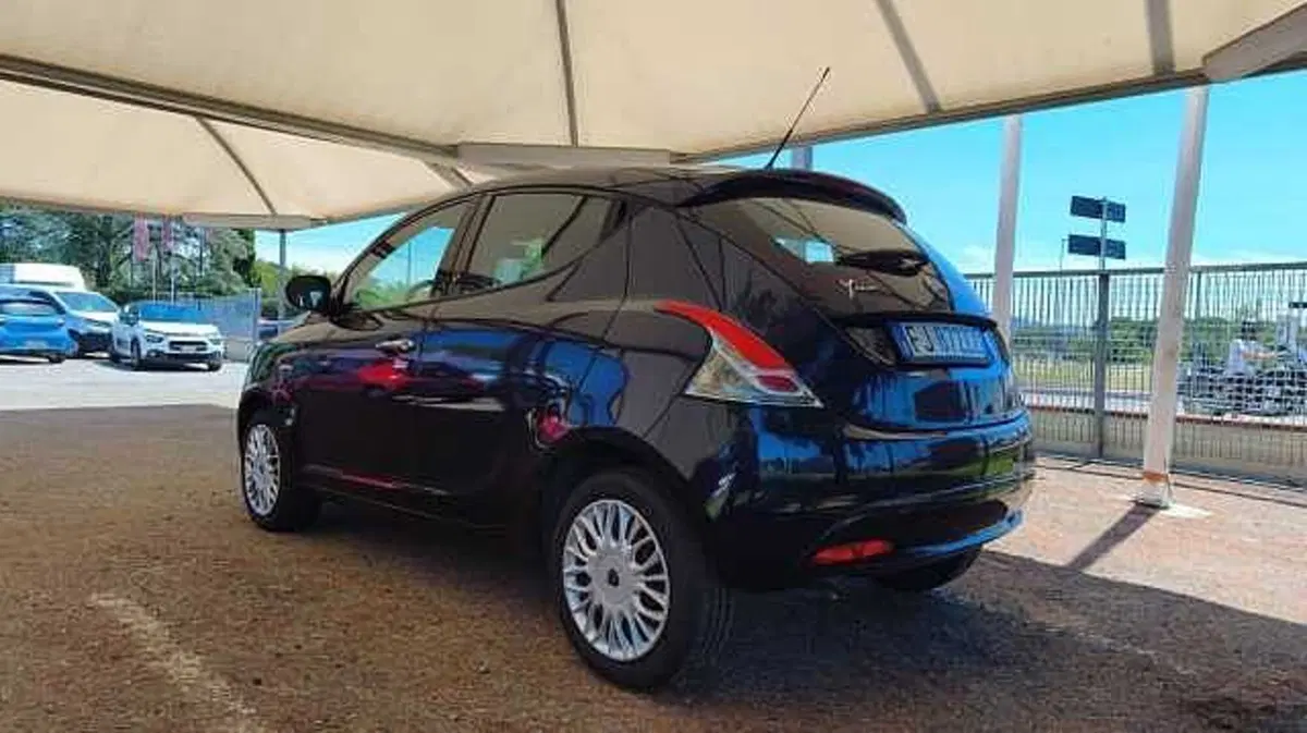 Lancia Ypsilon usata a Firenze (6)