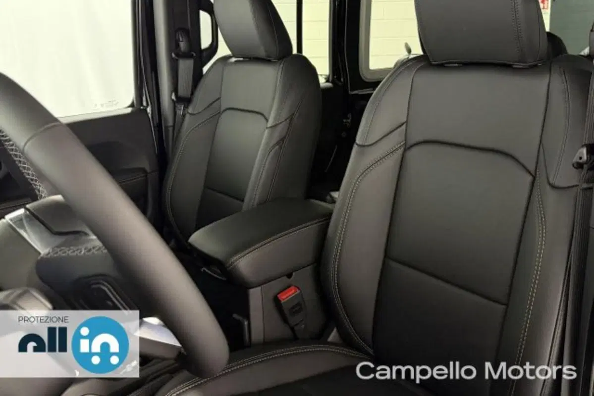 Jeep Wrangler Unlimited nuova a Venezia (7)