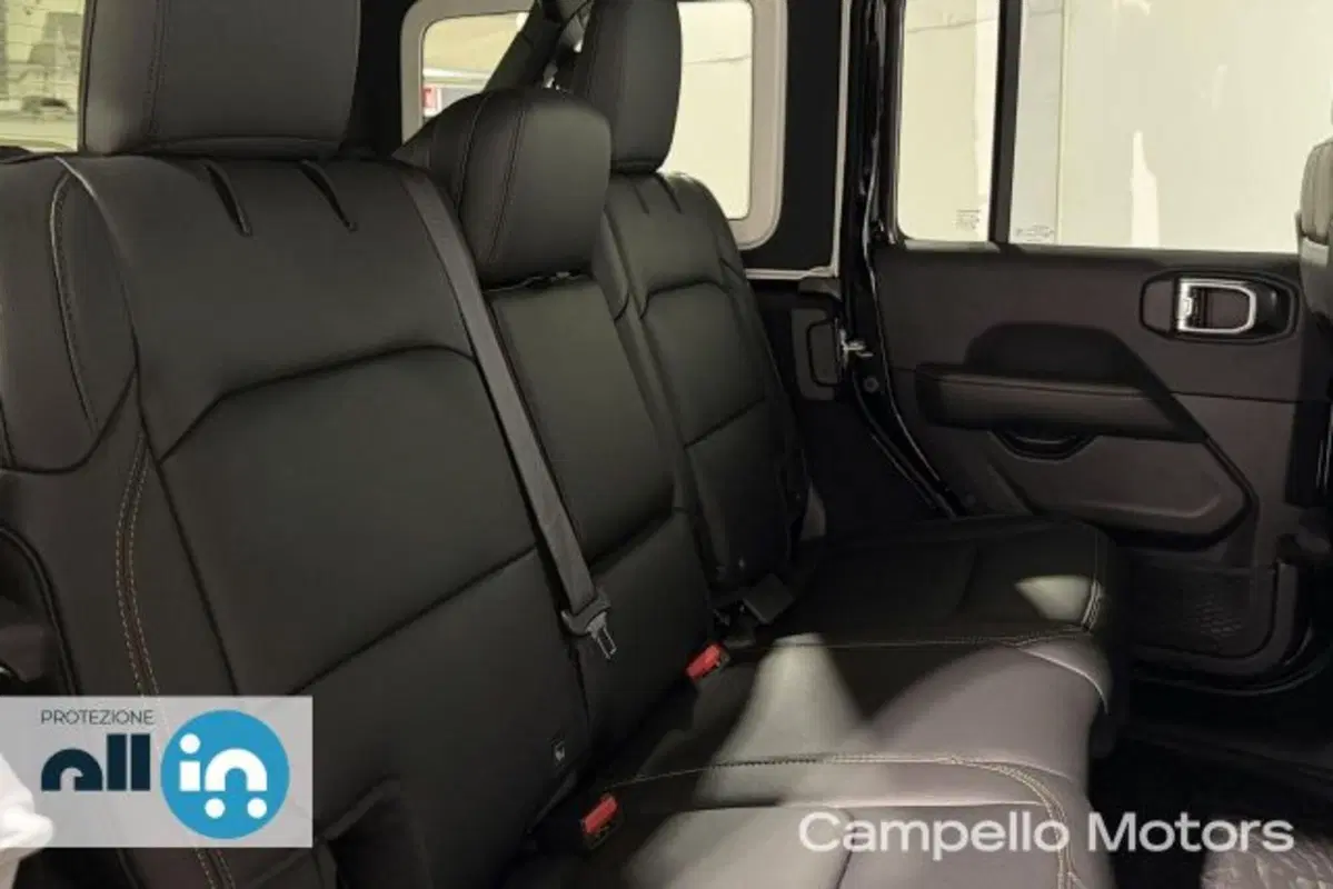 Jeep Wrangler Unlimited nuova a Venezia (8)