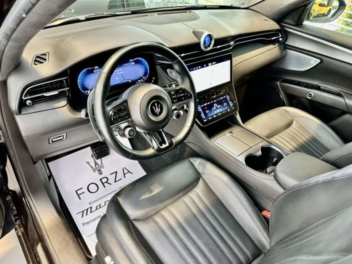 Maserati Grecale usata a Torino (11)