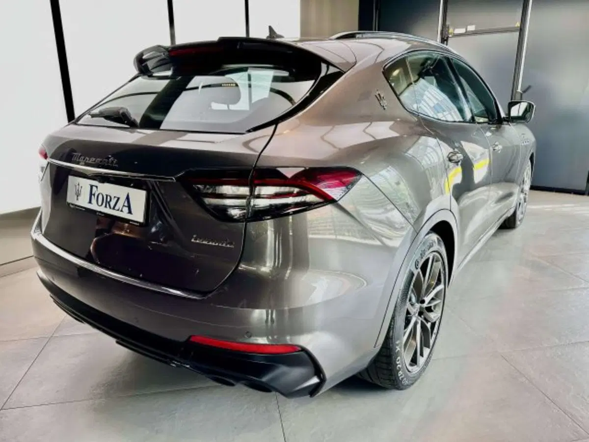 Maserati Levante usata a Torino (6)