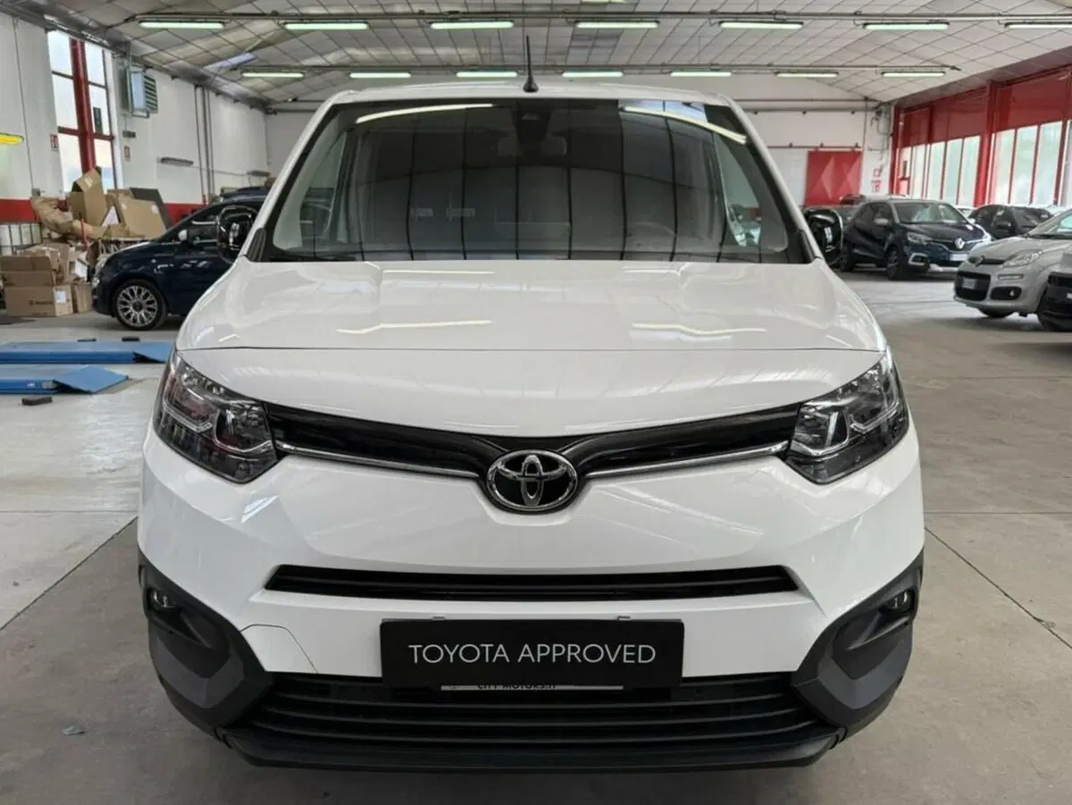 Toyota Proace City Furgone nuova a Monza e Brianza (2)