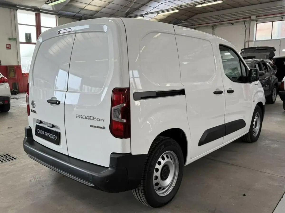 Toyota Proace City Furgone nuova a Monza e Brianza (6)