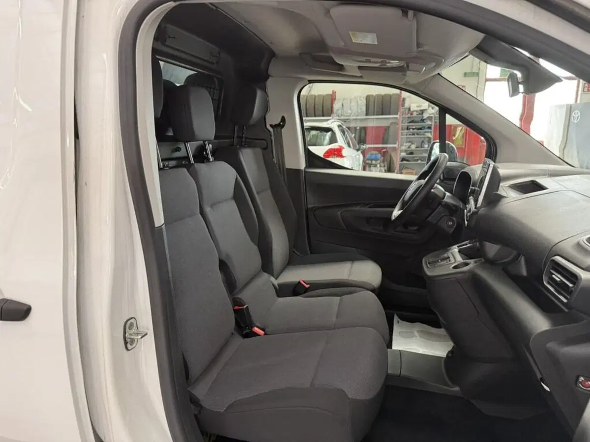 Toyota Proace City Furgone nuova a Monza e Brianza (8)