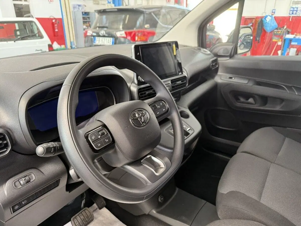 Toyota Proace City Furgone nuova a Monza e Brianza (9)