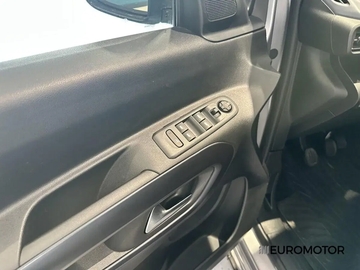 Peugeot Rifter usata a Bari (13)