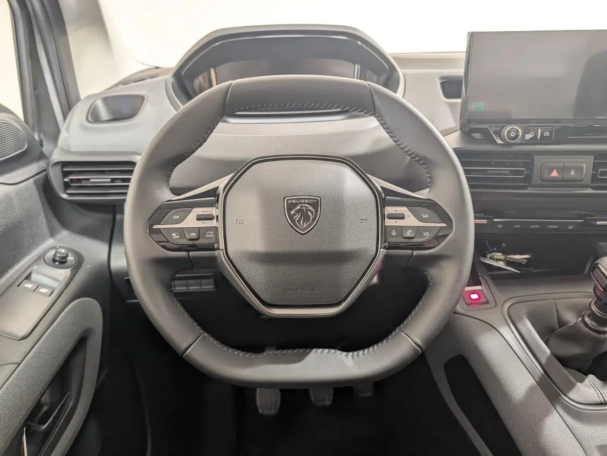 Peugeot Rifter nuova a Teramo (19)