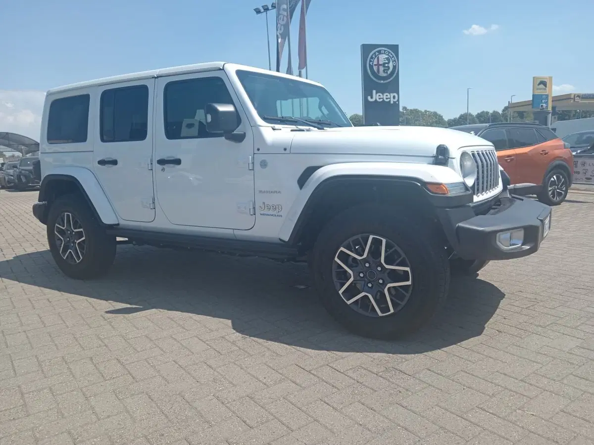 Jeep Wrangler Unlimited nuova a Alessandria (3)