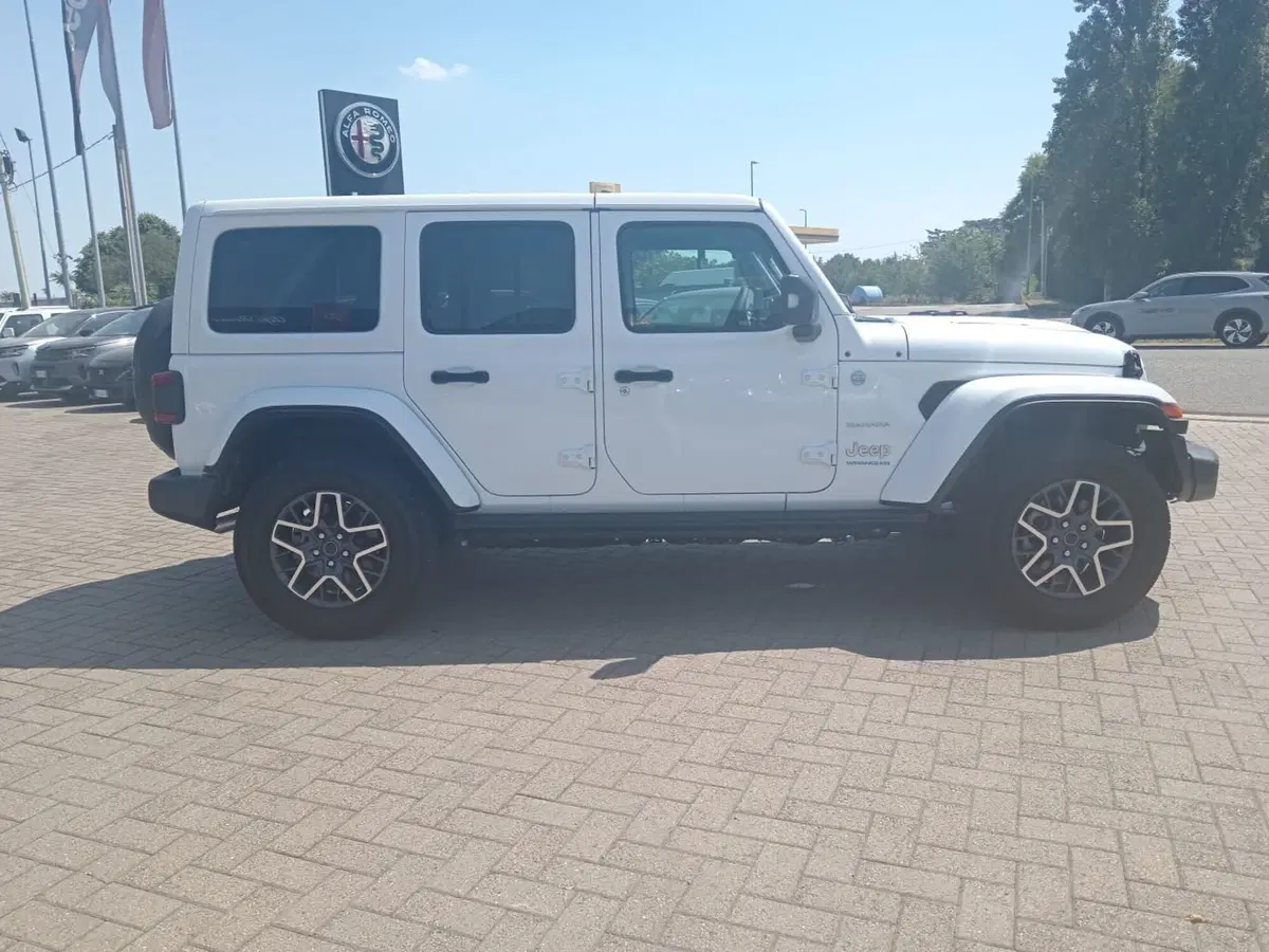 Jeep Wrangler Unlimited nuova a Alessandria (4)