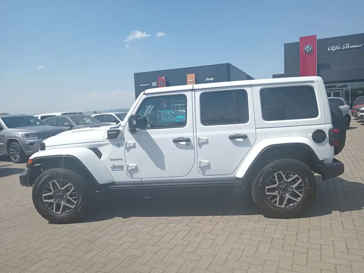 Jeep Wrangler Unlimited nuova a Alessandria (9)